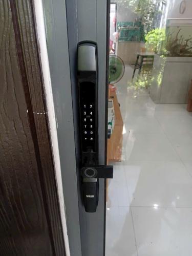 Bàn Giao Công Trình Lắp Đặt Khóa Điện Tử Siker KTS 150-1 Cho Cửa Lùa Tại Quận 12, TP.HCM