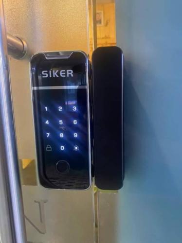 Khóa Siker KTK-204: Bảo Mật Hiện Đại Cho Cửa Kính Sang Trọng