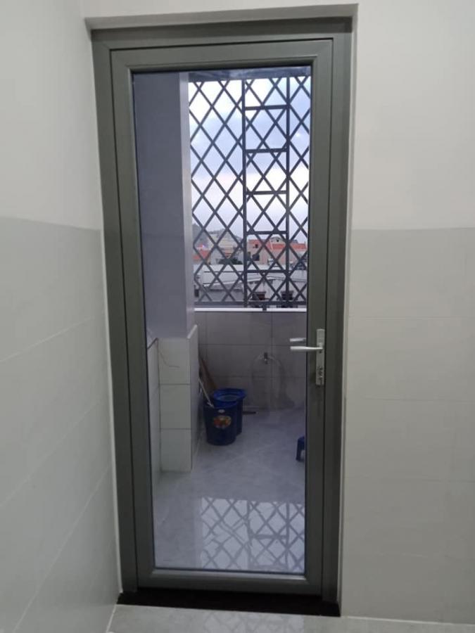 CỬA ĐI GROBER MỞ QUAY 1 CÁNH MÀU XÁM