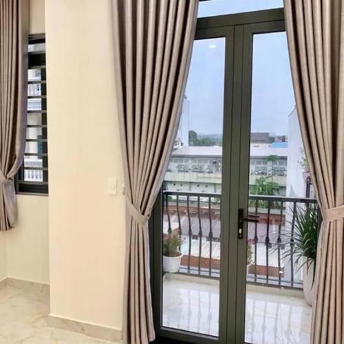 CỬA ĐI MỞ QUAY 2 CÁNH - XINGFA