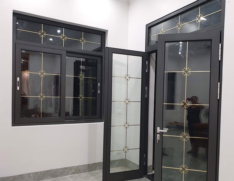 NHÔM PMI KẾT HỢP KÍNH HOA ĐỒNG