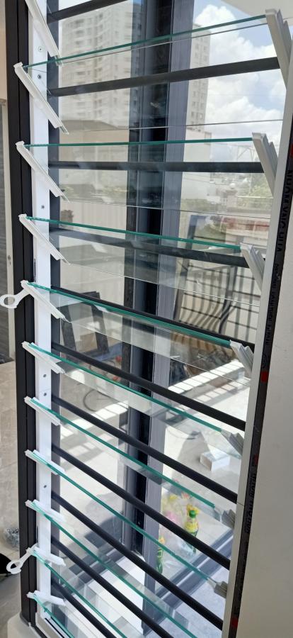 CỬA LÁ SÁCH LẮP KHUNG XINGFA NHẬP KHẨU HỆ 55