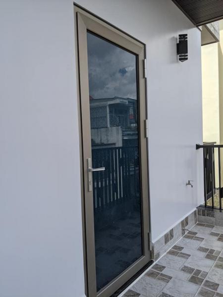 CỬA NHÔM GROBER - CỬA ĐI 1 CÁNH  ĐẸP, NHÔM  XI MẠ ĐỘ BỀN MÀU CAO