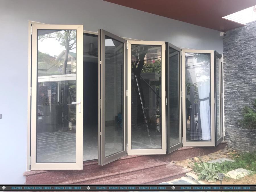 CỬA NHÔM GROBER XẾP TRƯỢT 6 CÁNH MÀU VÀNG SÂM BANH