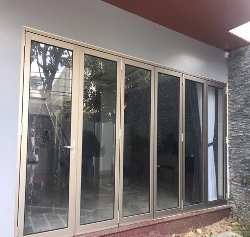 CỬA NHÔM GROBER XẾP TRƯỢT 6 CÁNH MÀU VÀNG SÂM BANH